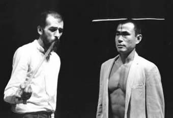 Yoshi Oida e Walter Maioli in Interrogations, 1982